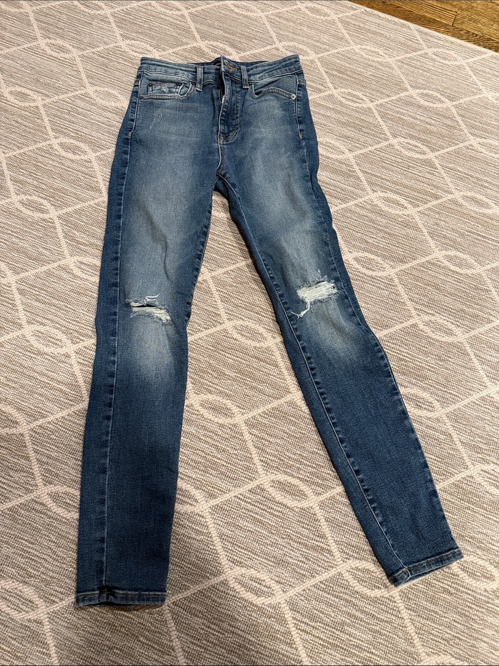 Women's Slim Fit Ripped Blue Skinny Jeans